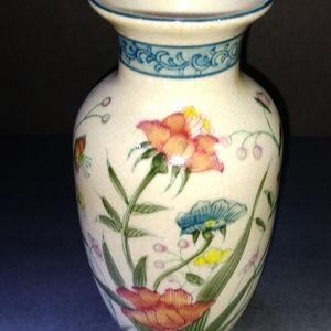 Urn / Vase hand painted